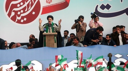  Raisi visits supporters in Mashhad