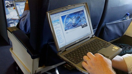 AS Larang Bawa Laptop ke Kabin Pesawat
