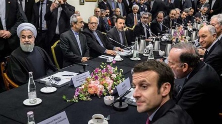 Le président français salue son homologue iranien pour sa réélection