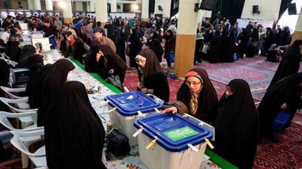 アメリカの政治アナリストがイランの民主主義を賞賛