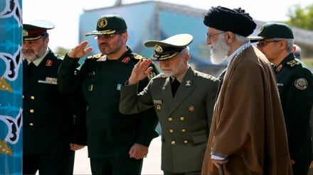 Líder iraní advierte de complots del enemigo contra el país