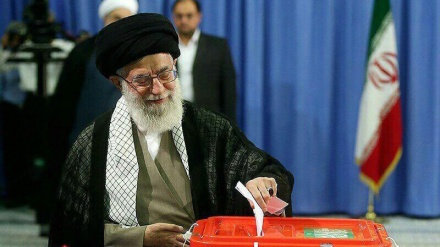 Lideri suprem i RII voton në zgjedhjet presidenciale dhe ato lokale