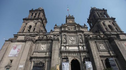 Messico: prete accoltellato in cattedrale 