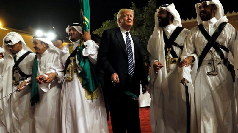 Trump menari pedang bersama penguasa Arab Saudi dalam kunjungan ke Riyadh