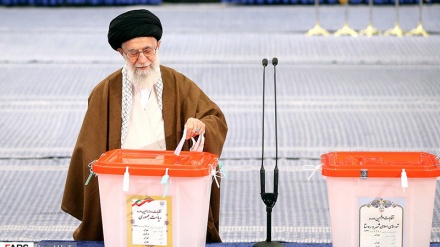 Elezioni in Iran, l’ayatollah Khamenei ha già votato