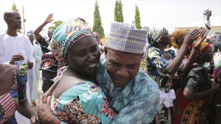 Nigéria: 82 das meninas de Chibok raptadas regressaram a casa