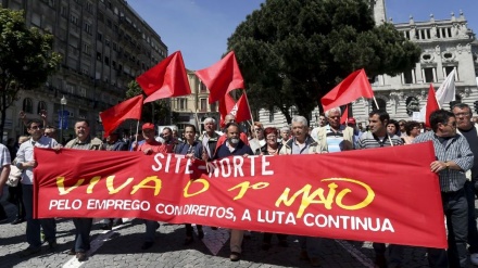 Trabalhadores do comércio e serviços em greve pelo gozo do feriado