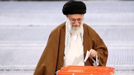 Leader casts vote on Friday morning (Photos)