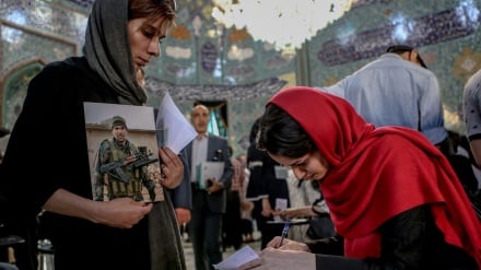 Erste Ergebnisse  der Präsidentschaftswahl im Iran: Rohani liegt vorne