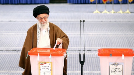 Lideri Suprem i Revolucionit Islamik të Iranit voton në zgjedhjet presidenciale të Iranit