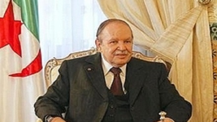 Libia: presidente algerino chiede a omologo egiziano di fermare raid aerei su Derna