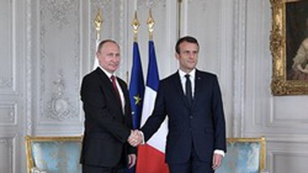 Francia, Putin ribadisce di risolvere la crisi siriana 