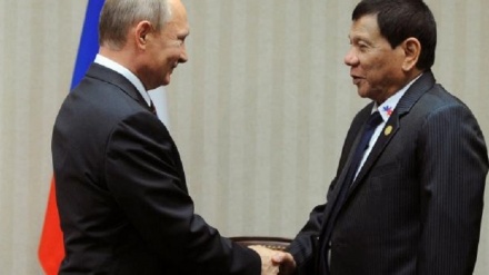 Il presidente filippino molla Trump per Putin: «Dalla Russia compreremo gas e armi»