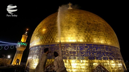 Proses Pencucian Kubah Makam Imam Ali bin Abi Thalib as