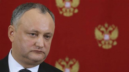 Moldova expels 5 Russian diplomats, angers own president