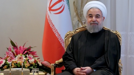 イラン大統領、断食開けの祝祭を迎え、イスラム諸国の首脳に祝辞