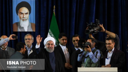 (FOTO) Presidenziali Iran, Tabriz, raduno sostenitori del presidente Rohani