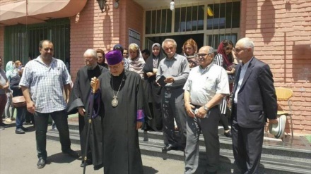 Grupos minorías en Irán votan y destacan importancia de comicios