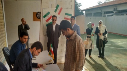 Irán cierra colegios electorales y comienza recuento de votos