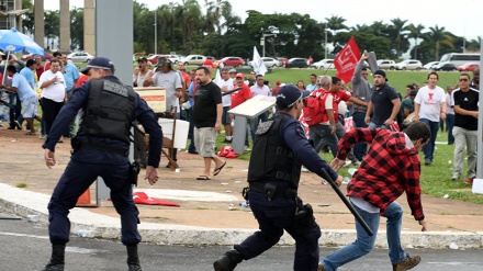 Ministério da Agricultura fica em chamas em manifestação contra Temer em Brasília