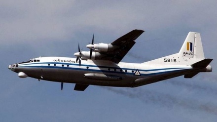 Birmania, navi e aerei cercano velivolo 