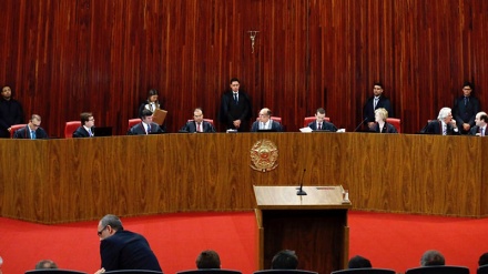 Por 4 a 3, Tibunal Superior Eeleitoral  absolve chapa de 2014 e livra Temer de cassação