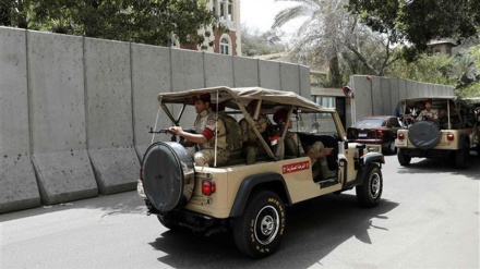 Cairo bomb blast kills policeman, injures four