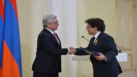Arte: musicista iraniano premiato dal presidente dell'Armenia