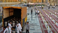 Buka Bersama di Komplek Makam Imam Ridha as di Mashhad
