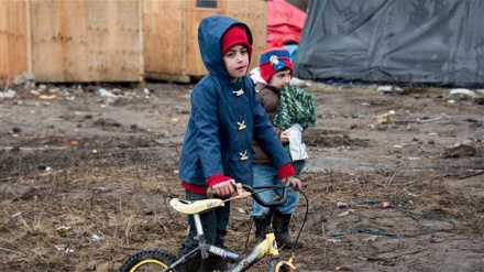 世界で、保護者のいない子ども数百万人が孤児院で生活