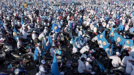 Cambodians join huge campaign rally to support PM ahead of local polls