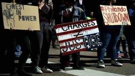 Me mijëra qytetarë amerikan protestojnë kundër shpalljes së pafajshëm të policit të vrau një zezak