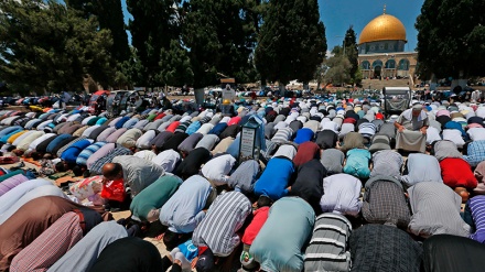 Namazi me xhemat i dhjetëra mijëra palestinezëve në Xhaminë Al-Aksa