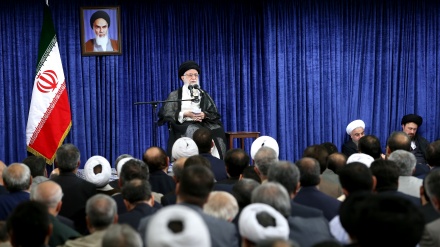 Lider Islamske revolucije sinoć primio veći broj državnih zvaničnika i službenika