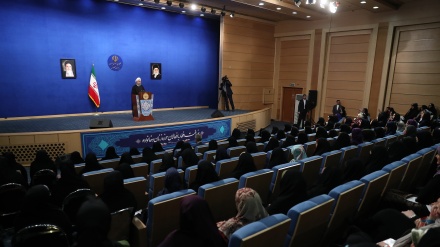 Presidenti i Republikës Islamike të Iranit thekson rolin e grave në progresin e shoqërisë