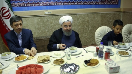Rouhani asisitizia udharura wa kufuatwa njia na malengo ya Imam Khomeini