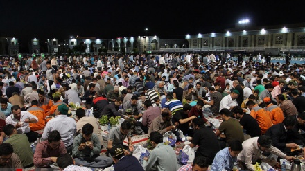 Buka Bersama di Komplek Makam Imam Ridha as di Mashhad