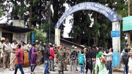 গোর্খাল্যান্ডের দাবিতে পাহাড় বনধে বিক্ষিপ্ত সহিংসতা, সরকারি দফতর সচল 