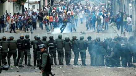 Venezuela: Polícia investigada por uso desproporcionado de força contra protestantes