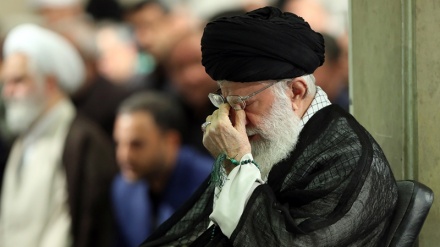 U prisustvu vođe Islamske revolucije održana ceremonija oplakivanja Imama Alija, a.s.