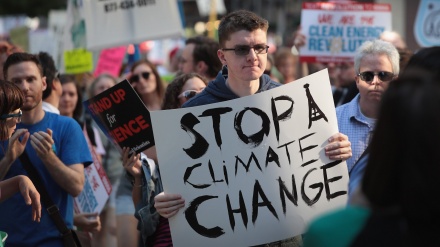 アメリカ・シカゴの人々がパリ協定離脱にデモ行進