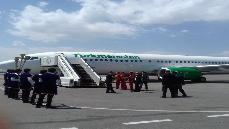 Нахустин нишасти ҳавопаймои «Turkmenistanairlines» дар Фурудгоҳи байналмилалии Душанбе