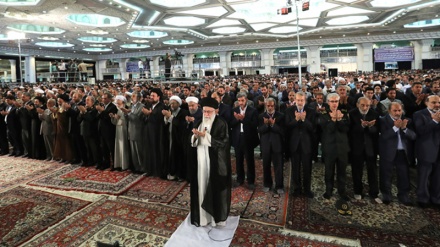 Shalat Idul Fitri di Tehran Bersama Ayatullah Khamenei