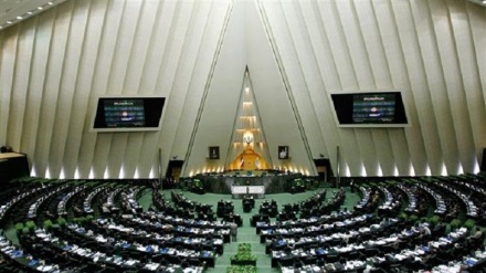 Iran: Parlamento discute legge per rispondere a sanzioni Senato Usa