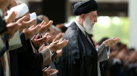 Namazi i Fiter Bajramit në Teheran u mbajt nën drejtimin e Ajetollah Khamenei