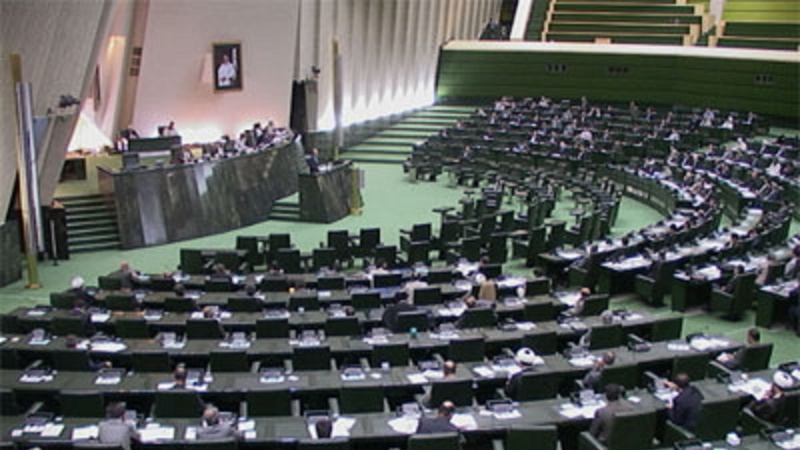 Parlamento iraniano aprova lei contra o “aventureirismo” norte-americano 
