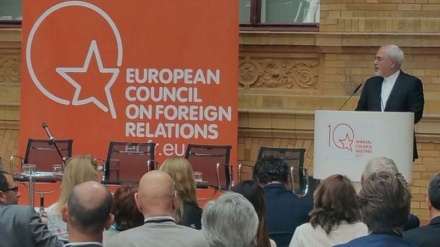 Зариф: Арабистон тухми нафратро дар минтақа мепароканад