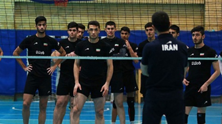 İranlı genç voleybolcular, Kazakları açık fark yendiler