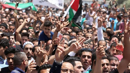 Jordanian mourners urge Amman to close Israeli embassy