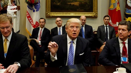 Menutupi Perpecahan di Kabinet Trump
